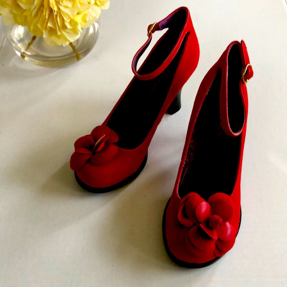 Mojo Moxy red suede pumps